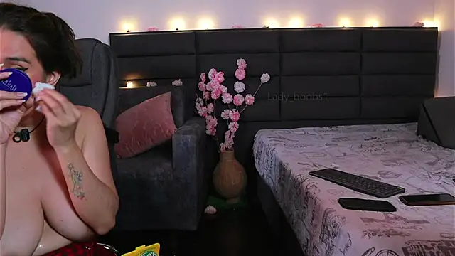 kathieandpovcock1 Live XXX-chat