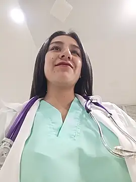 Chat +18 de CAROLINE__07 ao vivo