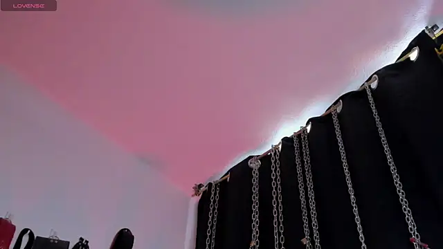 charrlotte_quinn's Live Chat Room