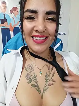 Show modela MAYE__13 na web-kameri