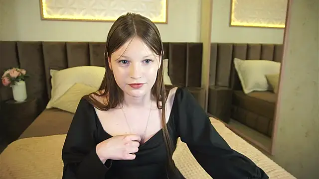 LauraBev Adlı Modelin Canlı XXX Sohbeti