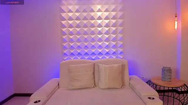 XXX chat uživo modela AmaraDivine
