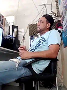 nek36 Show in webcam