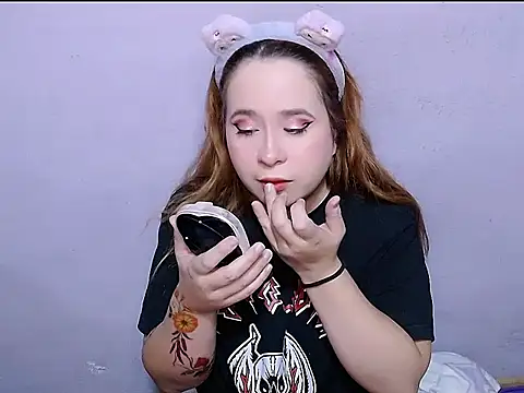 SubLayla01: онлайн-секс-чат