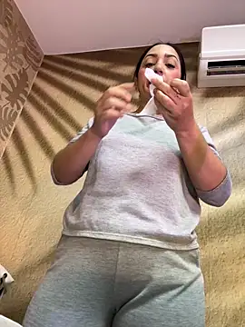 LIAH_IZUMI Chat XXX in diretta