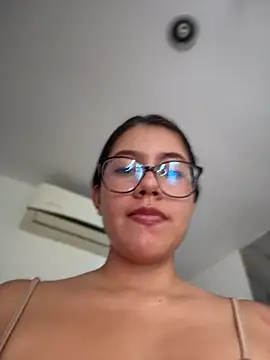 sara_calderon's Live XXX Chat