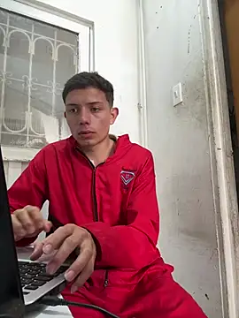 Show modela santiObrero na web-kameri