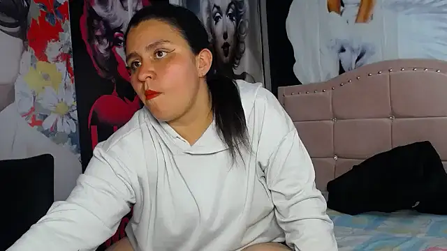 BaddieLuxe_'s Live XXX Chat