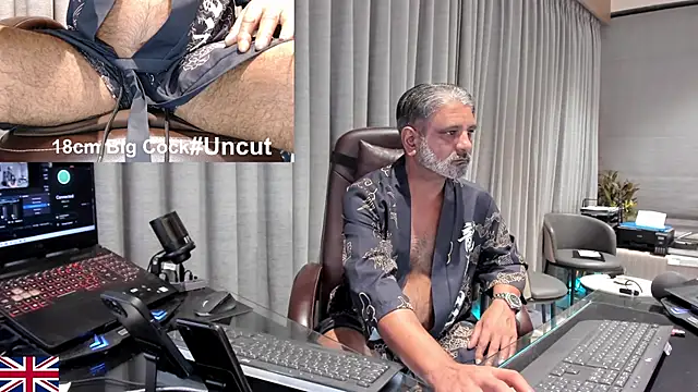 OnlineBossUK's Live XXX Chat