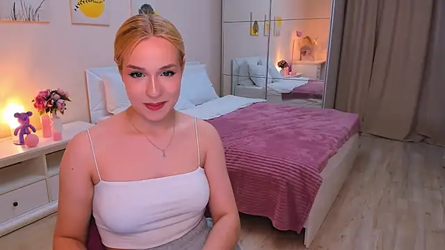 Chat +18 de serene_land ao vivo