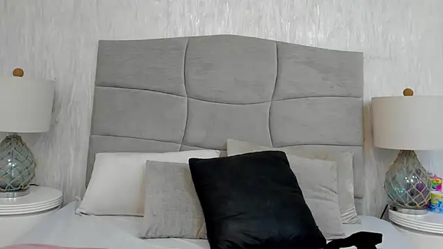 CynthiaMore Live XXX-chat
