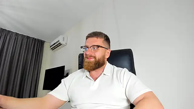Show modela Findom_guy na web-kameri