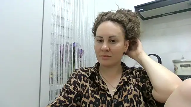 Chat +18 de MeadowEyes ao vivo