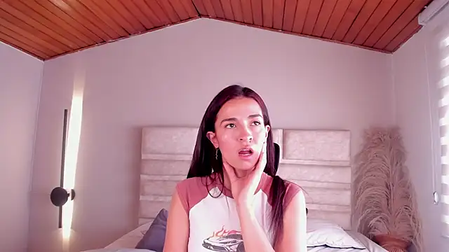 ella__olmos' Live XXX Chat