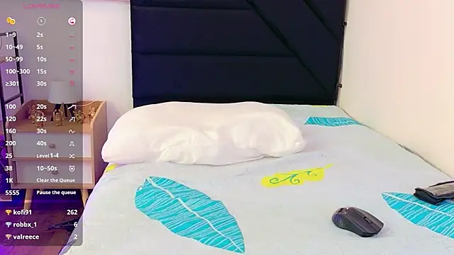 dominikk018 Adlı Modelin Canlı XXX Sohbeti