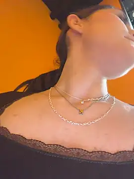 AnitaFly Adlı Modelin Canlı XXX Sohbeti
