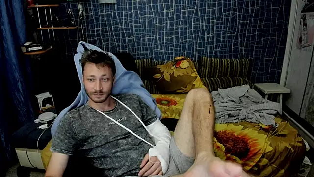 Show modela CuteBoy228 na web-kameri