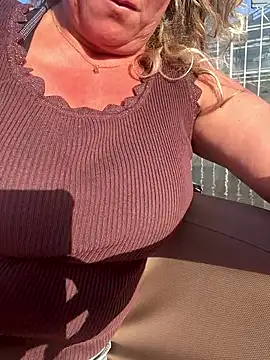 Онлайн чат XXX JenniLowen