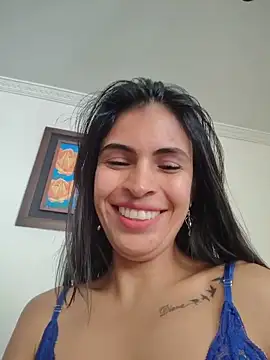 Astrid-- Live XXX Chat