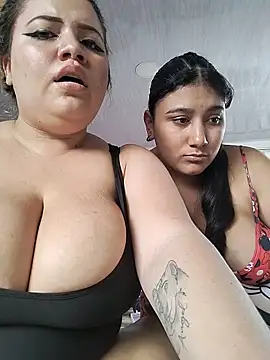 Sara_y_Amy Adlı Modelin Canlı XXX Sohbeti