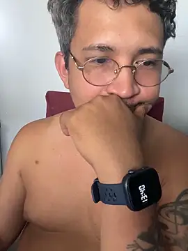 Show de adelgado777 na webcam