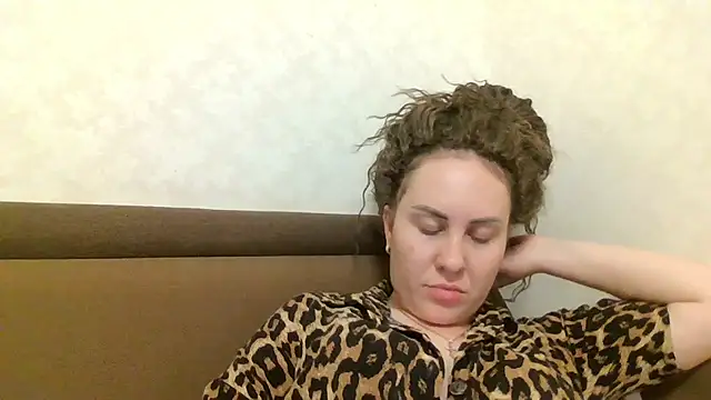Chat +18 de MeadowEyes ao vivo