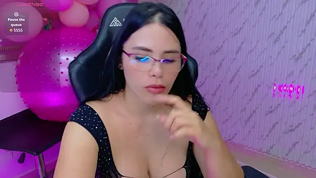 lararoberts_ Live chatroom