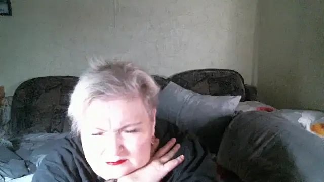 Lana555: онлайн-секс-чат