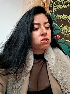 Luianna Adlı Modelin Canlı XXX Sohbeti