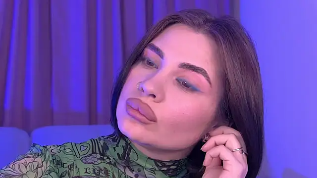 AdrianaToress' Live XXX Chat