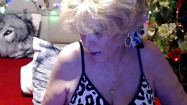 HappyWomanOn's Webcam Show