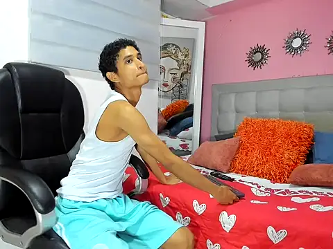 Xavier-Fox Live XXX-Chat