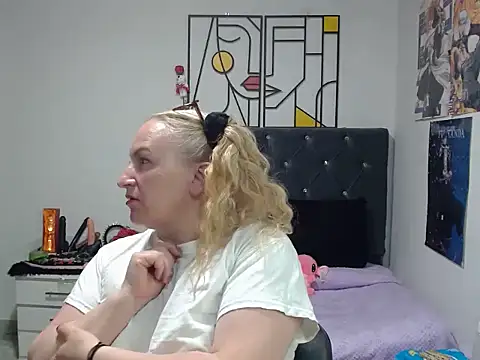 emperabigbootybigass' Live XXX Chat