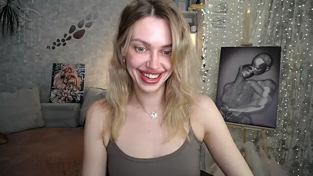 XXX chat uživo modela NickyAdamidi