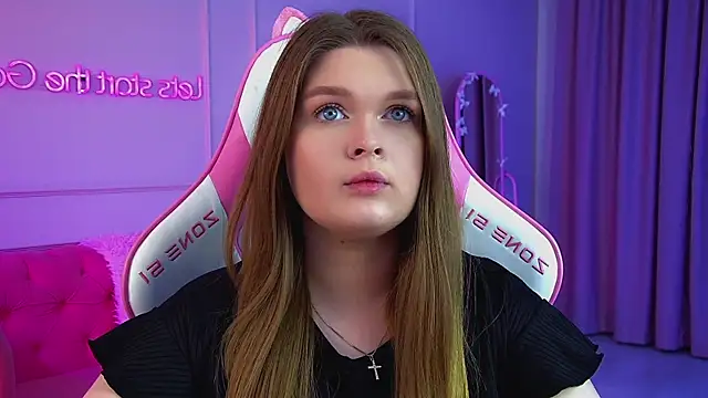 CrystalLyons' Live XXX Chat