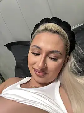 Kylie_One Webcam show