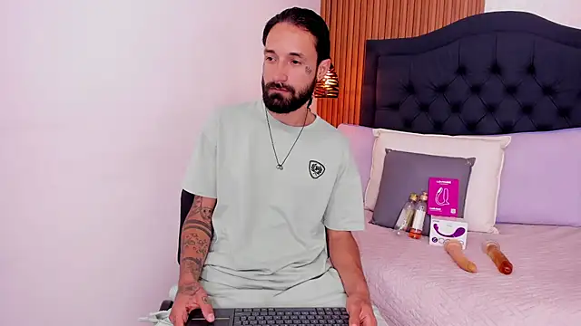 Hisoka_011 Webcam show