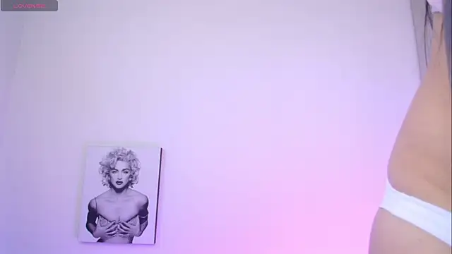 Millie_bobbyのライブXXXチャット