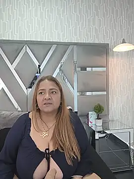 XXX chat uživo modela MonzerratBoyer