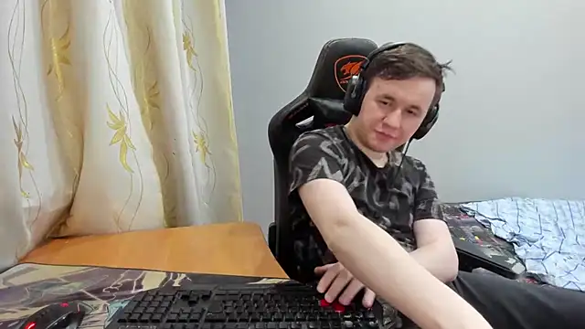 iliaskrislove: онлайн-секс-чат