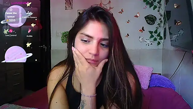 emily_cooper_t Adlı Modelin Canlı XXX Sohbeti