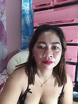 SweetChubbyMommy_02's Webcam Show