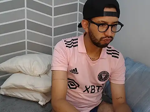 thomass1018 Show in webcam