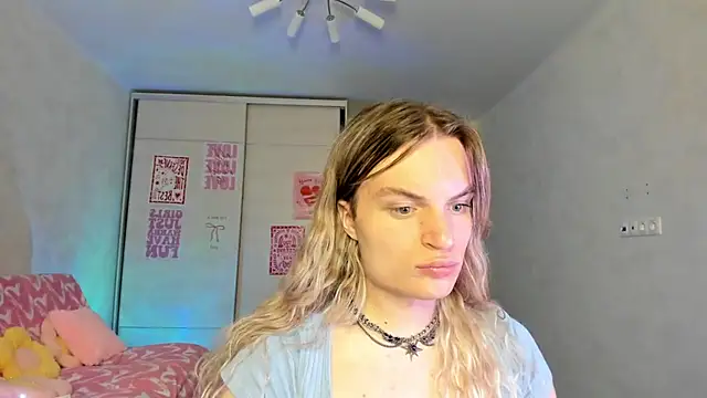 milliKira006 Adlı Modelin Canlı XXX Sohbeti