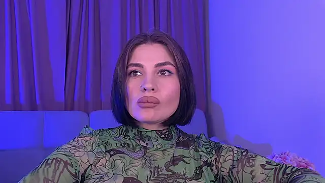 Chat +18 de AdrianaToress ao vivo