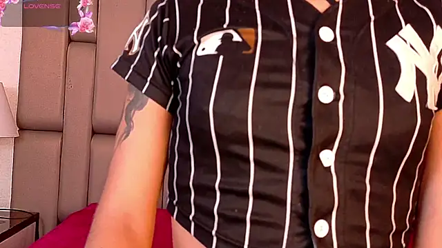 Chatroom XXX en direct de Miss-Saraii