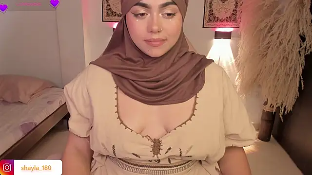 shayla_18 Adlı Modelin Canlı XXX Sohbeti