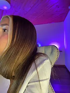 Isabella18_pink – Naživo XXX chat