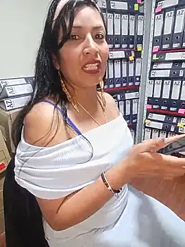 Show modela ZOE-WILDER_ na web-kameri