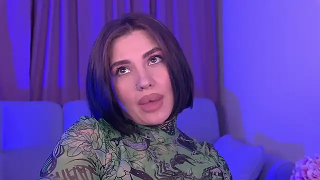 AdrianaToress' Live XXX Chat